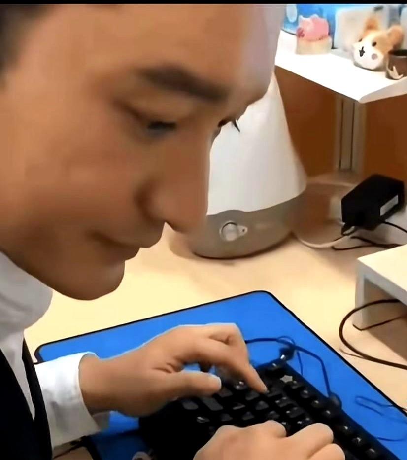 一觉醒来，黄晓明的天塌了！截胡自己博士的居然是他！你说说这事儿闹