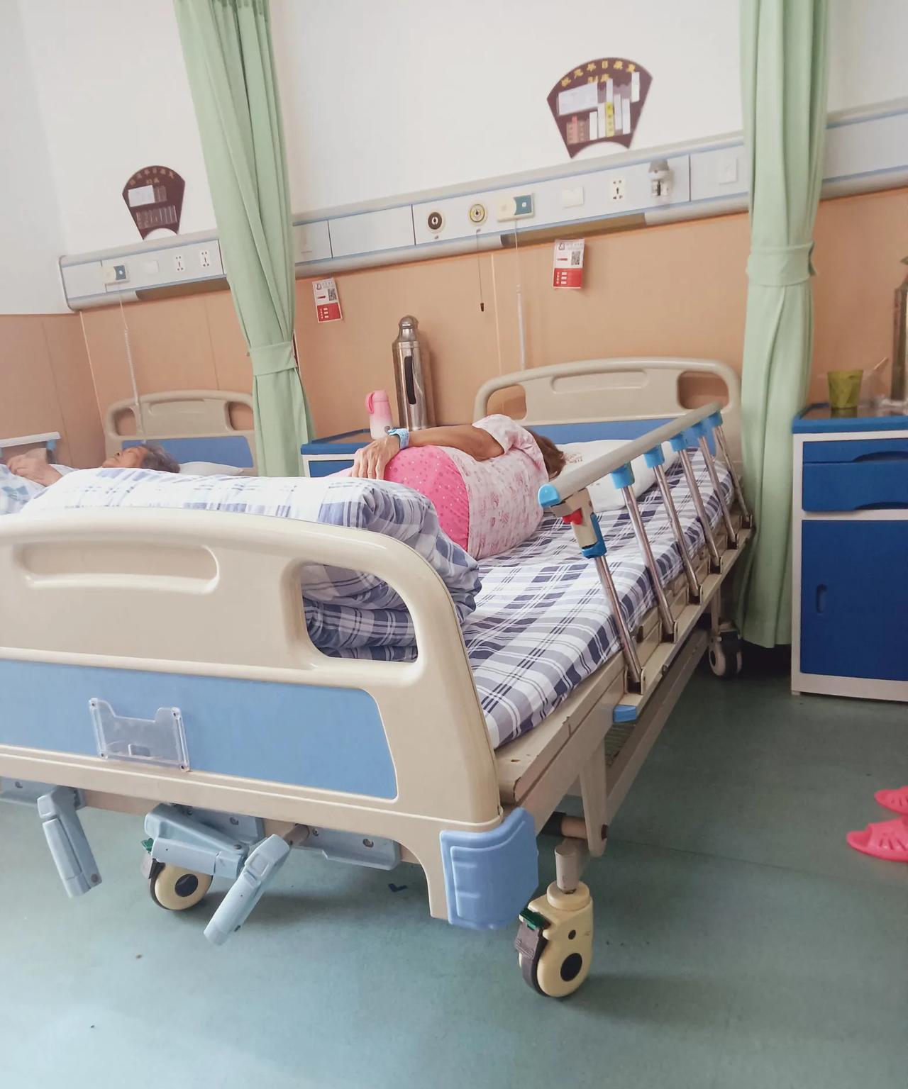 把老人送养老院算不孝吗同事去年就把老母亲送养老院去了，实在照顾不了了。老母亲髋