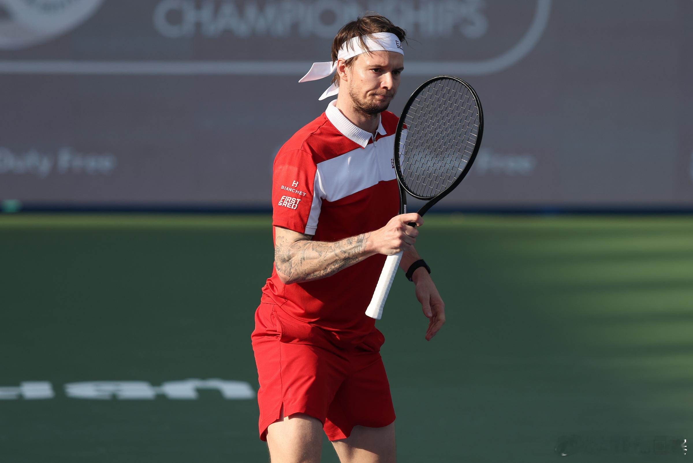 ATP500迪拜网球锦标赛首轮全部结束，周二完整赛果如下👇卡雷诺·布斯塔