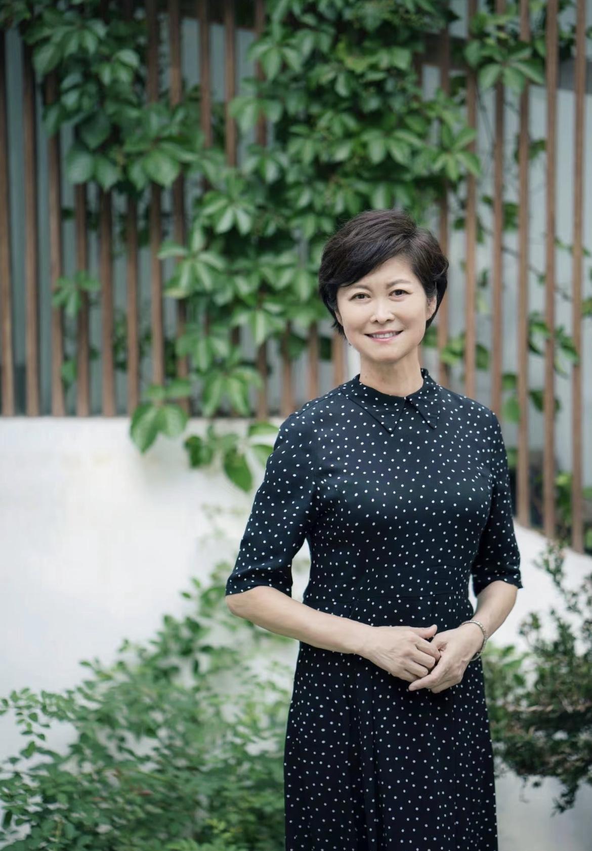 终于明白，敬一丹退休后为什么拼力工作了，不是因为她缺钱花，而是因为她不想留下