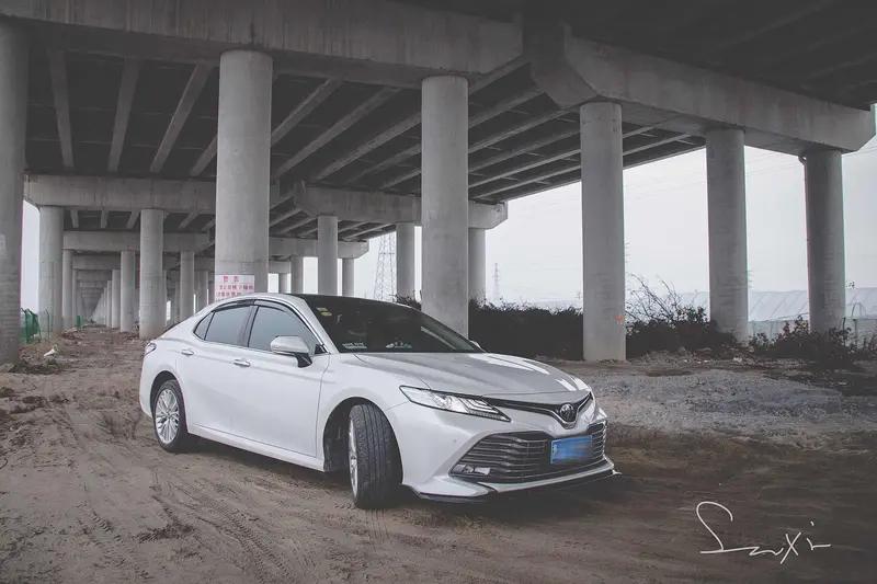 凯美瑞2.0豪华版真是一款不错的中高档轿车。它搭载2.0升自然吸气发动机，167