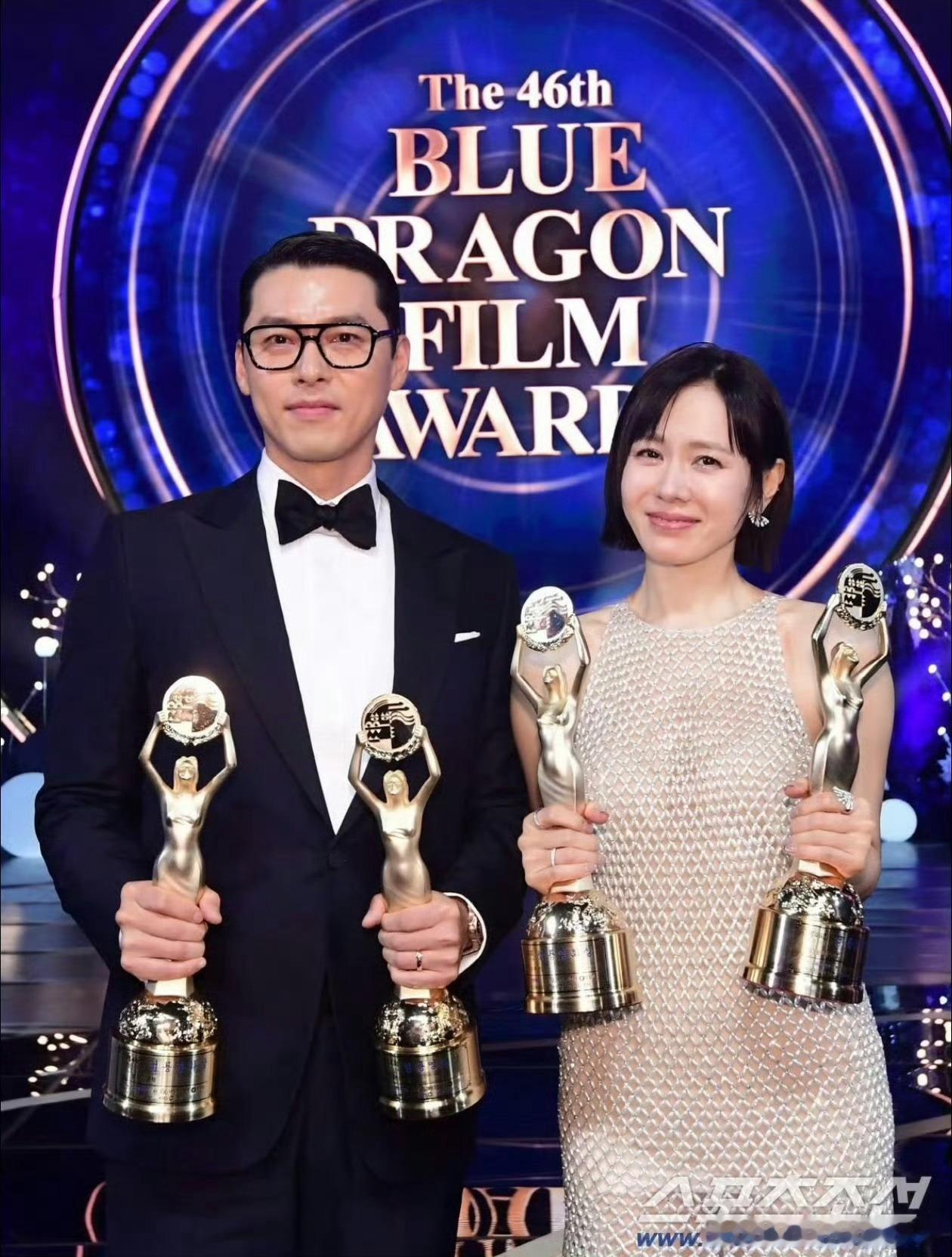 玄彬孙艺珍时隔五年同框合体孙仙二封青龙影后🏆玄彬获得青龙影帝🏆今晚一骑绝尘c