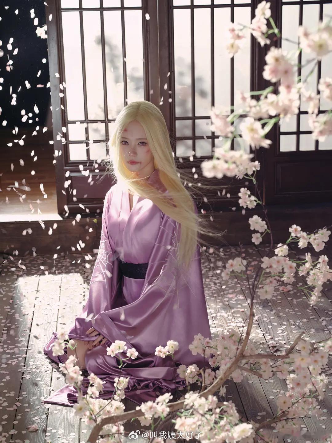 李一桐COS了漫版的清瞳，细节好还原，很用心金发李一桐​​​