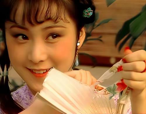 87版《红楼梦》主创就没有不美的，而且优雅大方，气质高贵，举手投足间都是美，几乎