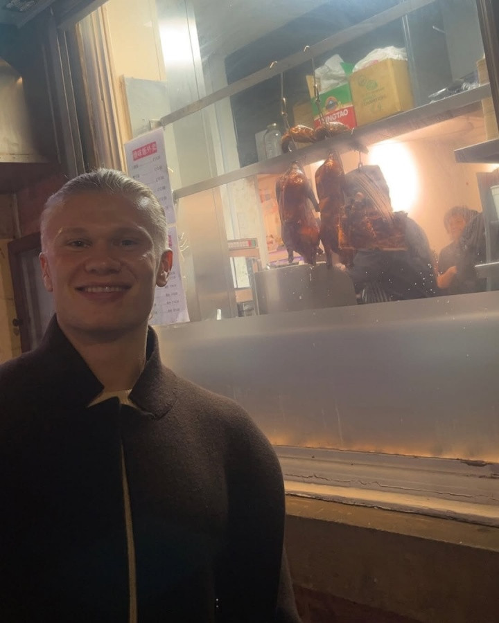 太阳报: 哈兰德吃中餐点烤鸭脆皮五花肉, 餐厅调侃推出哈兰德套餐