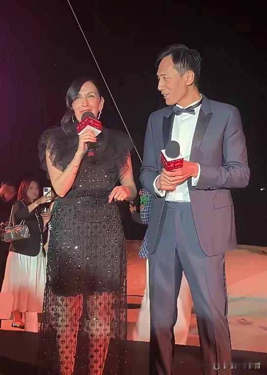 谢娜和安娜傻傻分不清，一直都感觉安娜有几分像谢娜，但是安娜比谢娜更加适合当贤内助