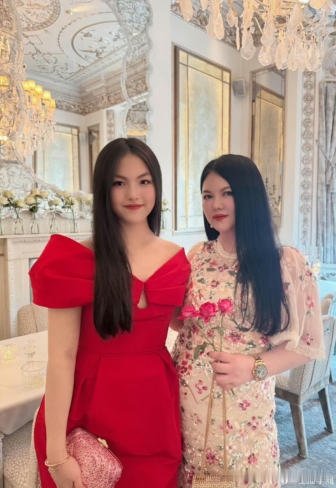 李湘曾说:“我女儿很爱吃冰激凌，有时候晚上更想吃，我说超市关门了!”蔡康永好奇: