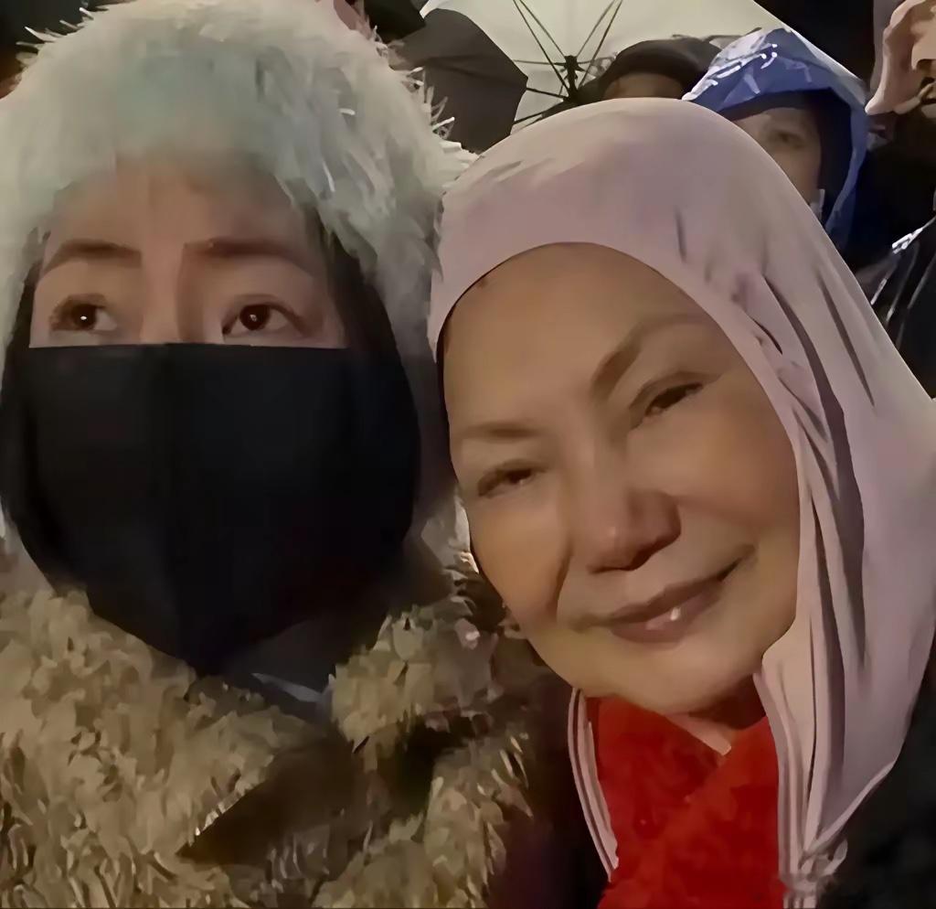 台媒称大S常年供养小S及娘家长久付出却错付。没了供养者，小S断了源源不断的财路，