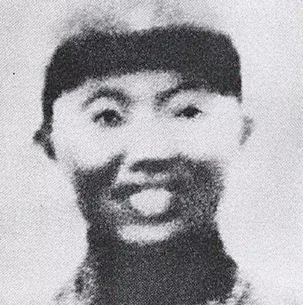 1942年，八路军神枪手遭叛徒出卖，被日军包围，只剩一颗子弹，这时，他很为难：是