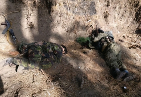 印军凌晨开火，上百架无人机突袭藏南，杀死一名中将、一名准将、一名上校共19人。