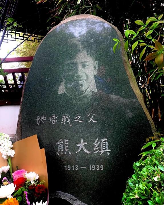 1939年7月白洋淀转移途中，警卫班长史建勋突然扣动扳机，一颗子弹结束了清华高材