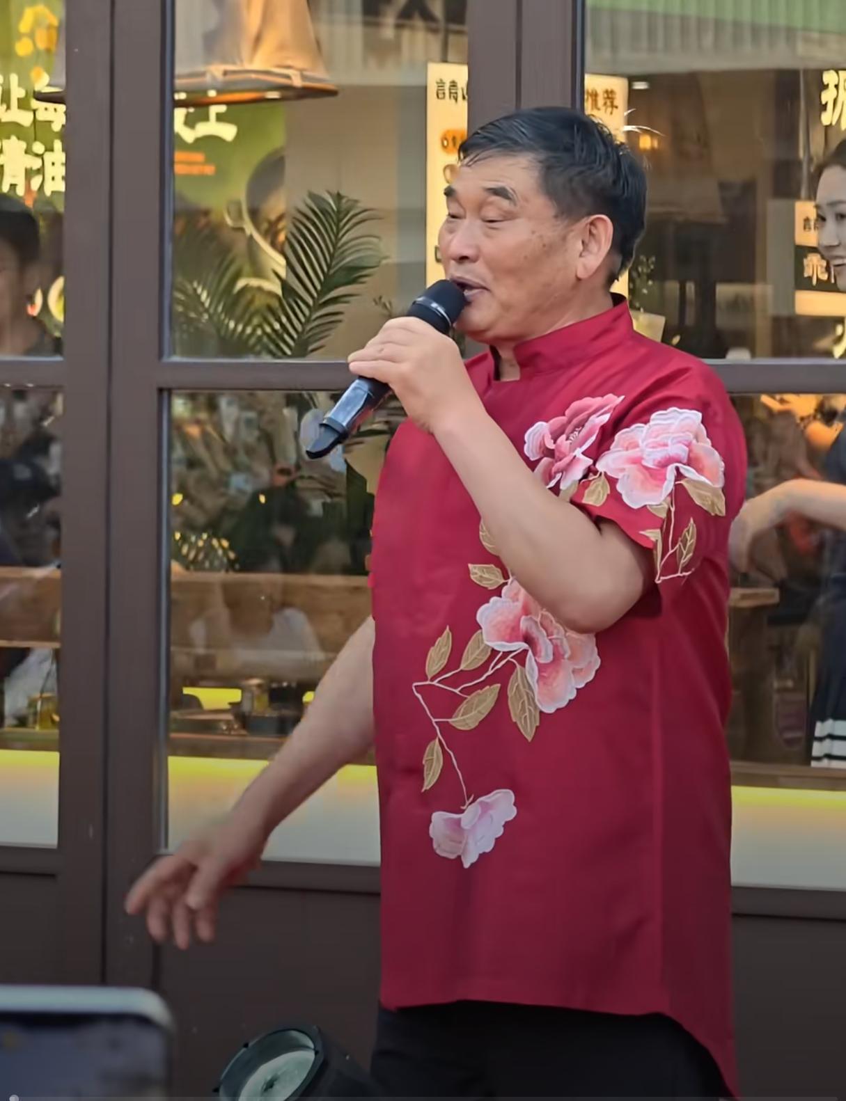 朱之文其实就是跳出了娱乐圈的“三界之外”昨天的内容中提到了大衣哥朱之文，我说朱