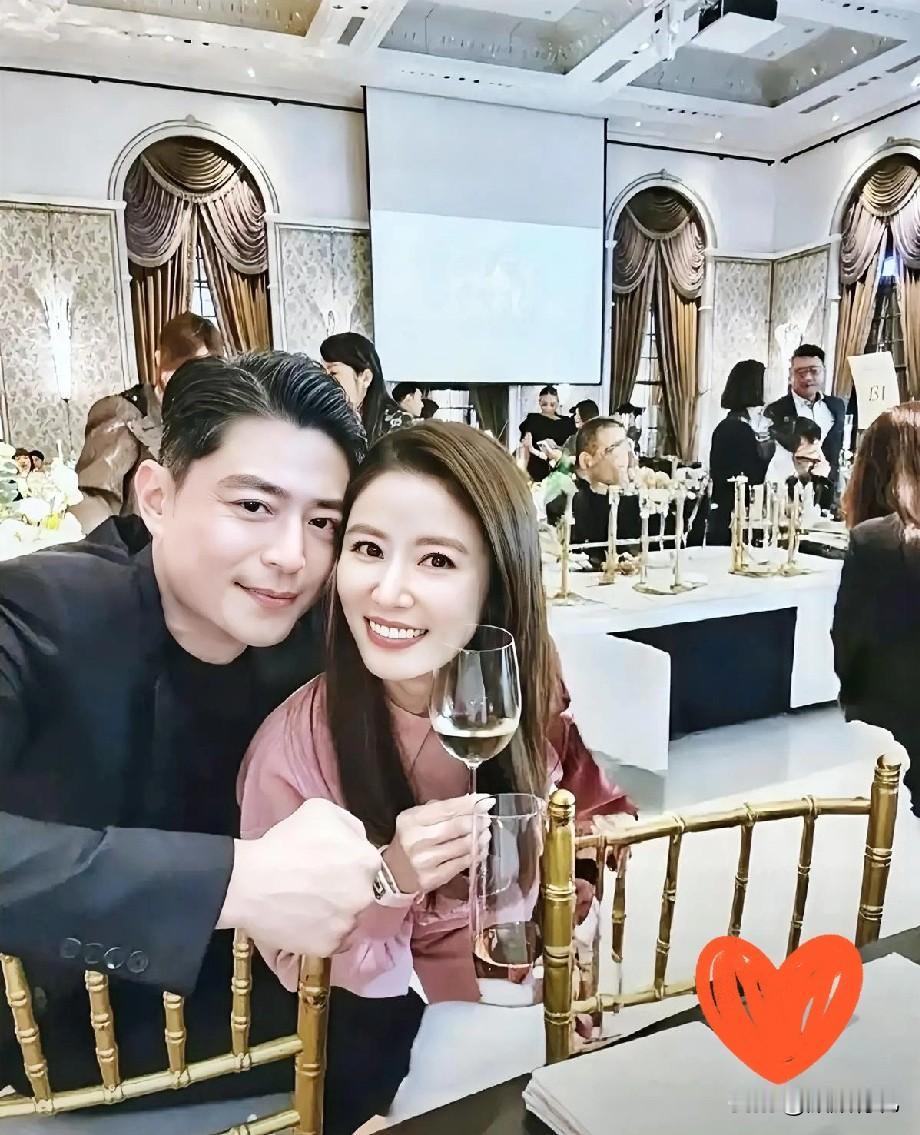 霍建华与林心如虽然都已年过四十，但两人却像热恋中的小情侣，甜蜜不已！前几日，