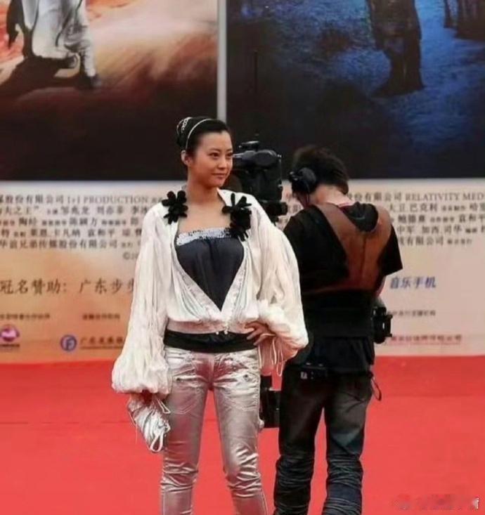 郝蕾当年穿的这套衣服是真的非主流