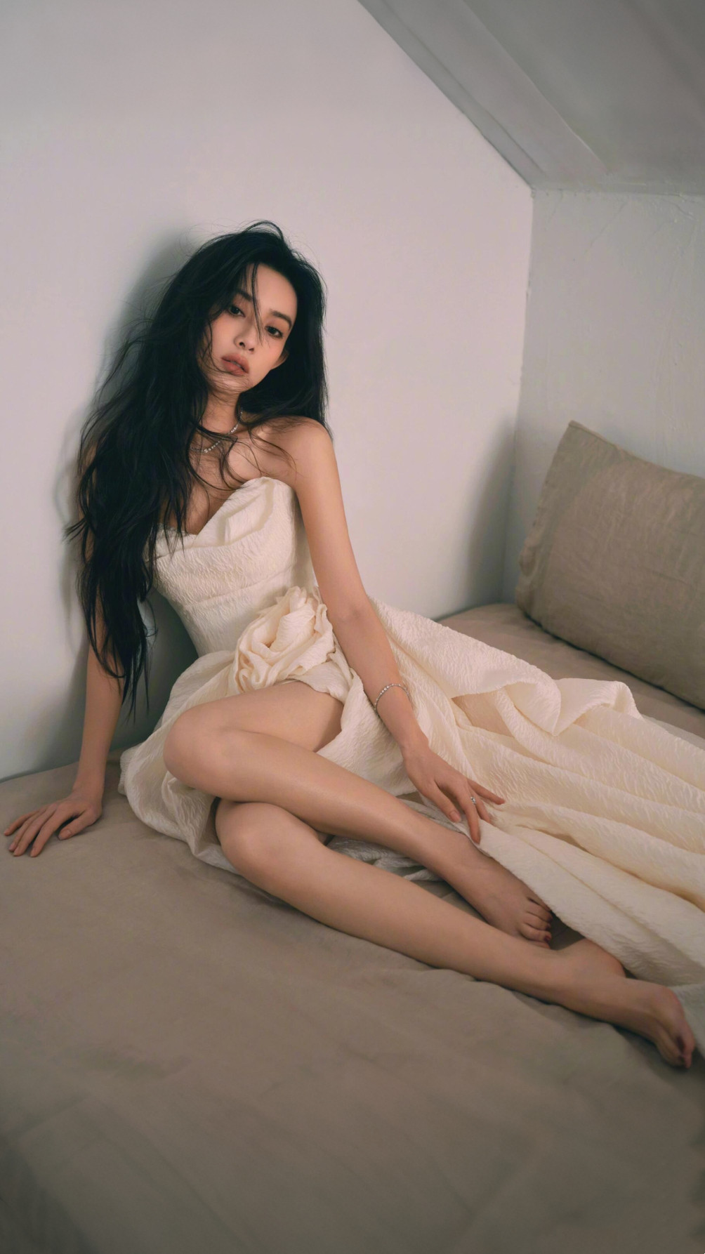 孟子义真是颜值在线，高跟美腿妆造更是吸睛。孟子义