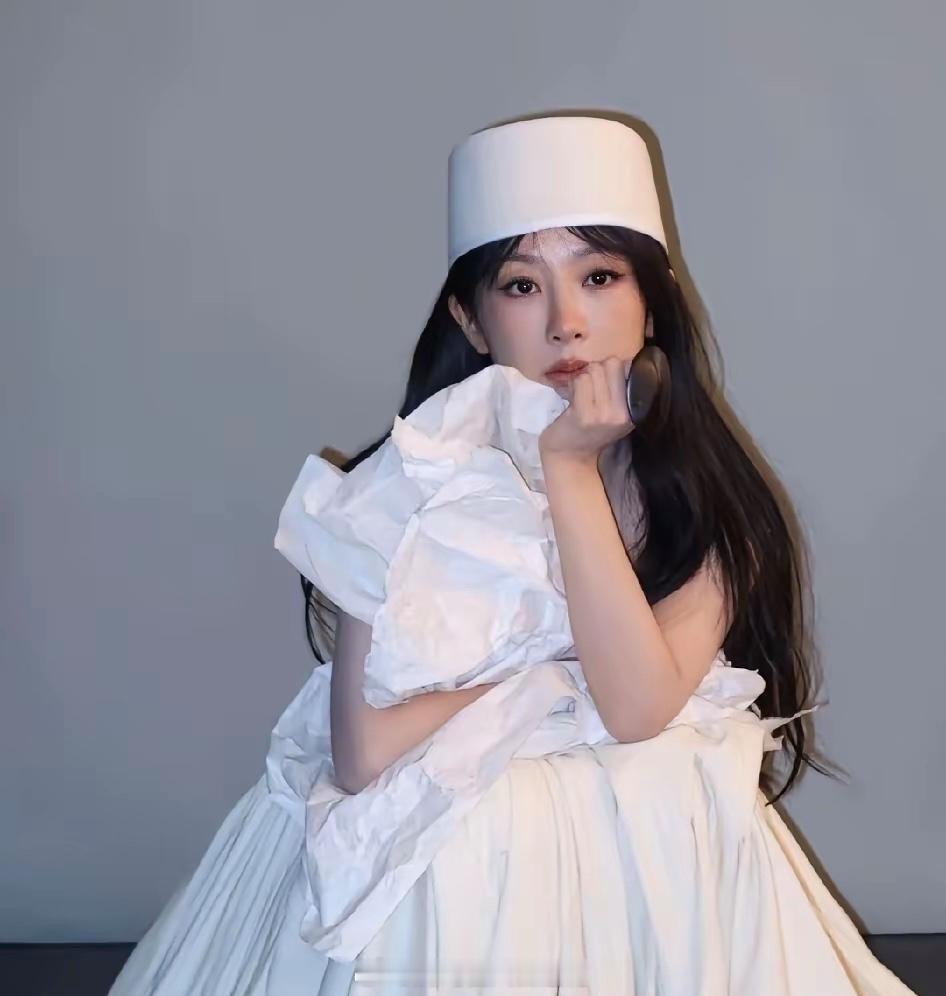 有没有一种错觉，杨紫这个妆造和沈佳润特别特别像～