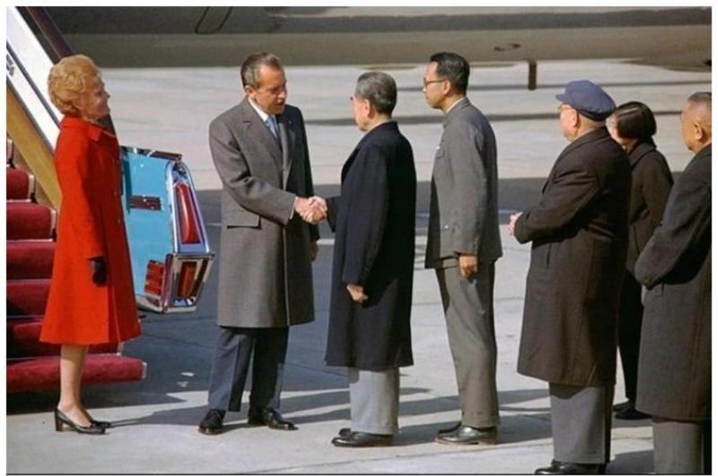 特朗普曾经骂共和党祖师爷尼克松在1972年访华并开启中美关系正常化，是害美国倒霉