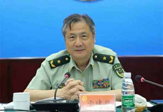 陆军某陆航旅,武警部队赶往塌方现场救援