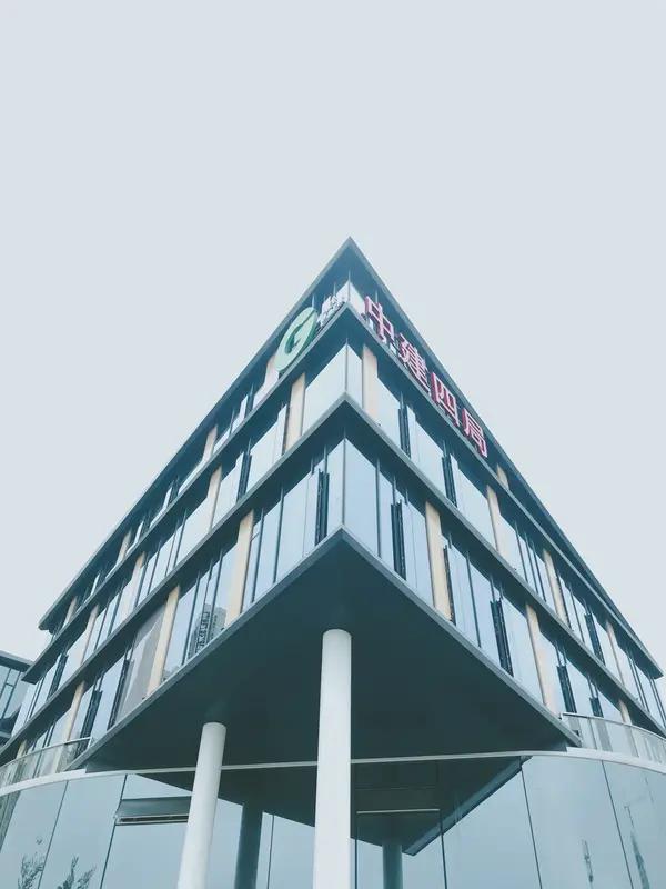 新易盛，中际旭创，天孚通信，宁德时代，比亚迪这些方向性很强的市场龙头最近这一阶段