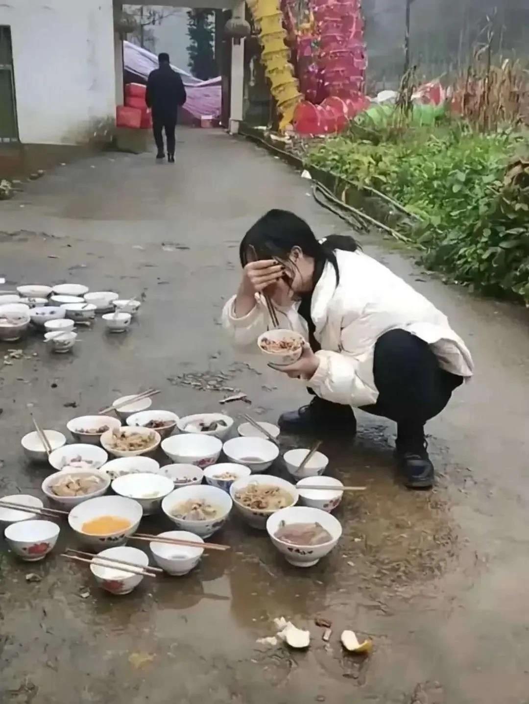 第一次去男朋友家，他不让我上桌……
