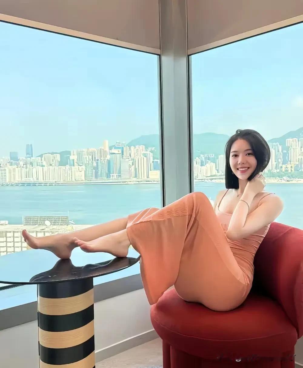 现在美颜相机有多厉害？说个真事……朋友玩陌陌，看见一个女生空间挺好看的，就聊