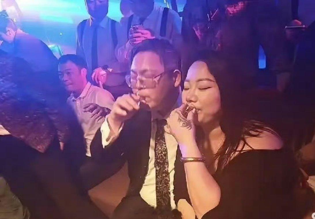向太不满向佑恋情称绝不认这种儿媳可怜天下父母心！向佑是向家败家子，劣迹斑斑，令父