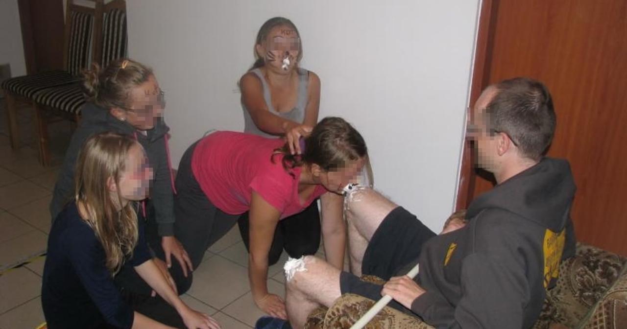 波兰也有一堆爱泼斯坦式丑闻？14年前少女舔神父的丑闻又被翻炒出来……随着爱泼斯坦