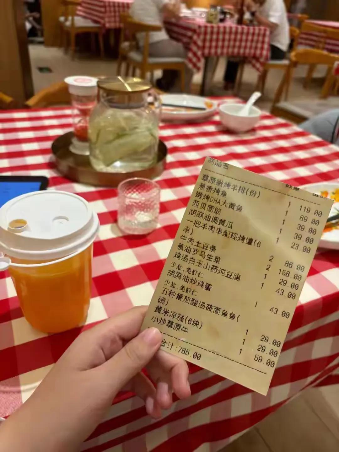 探访罗永浩事件后西贝后厨，员工：外卖订单骤降，收入几乎砍半！网友表示：昨天以