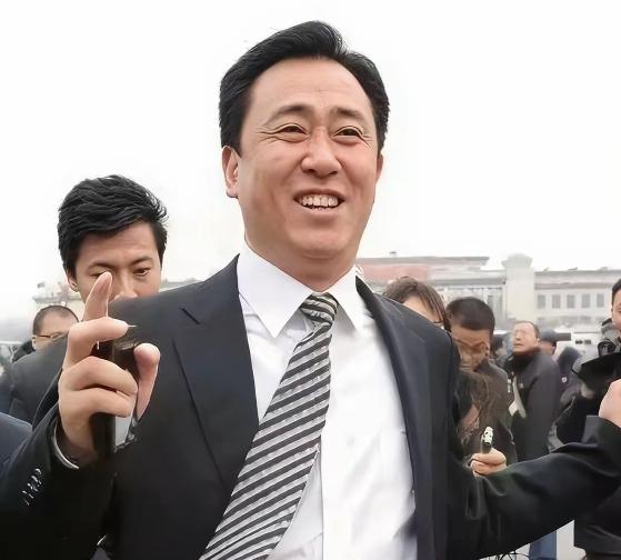 许家印最要命的问题，就是不知道自己几斤几两。房地产好的时候，他以为是自己本事大。