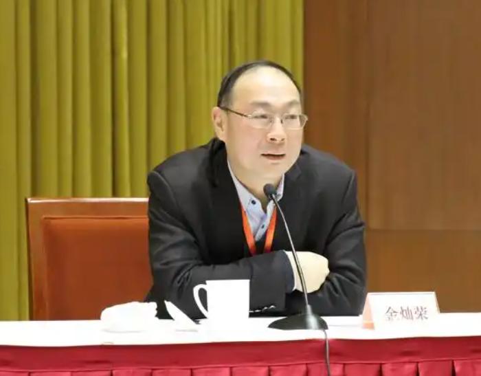 很多人还在吹1.2万亿顺差，金灿荣一盆冷水浇下：这可不是喜报！你拿到顺差，别人就
