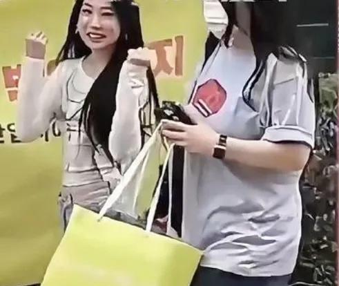 近日，小沈阳女儿沈佳润在韩国偶遇沈阳粉丝的事情可太有趣啦！2025年8月15日，