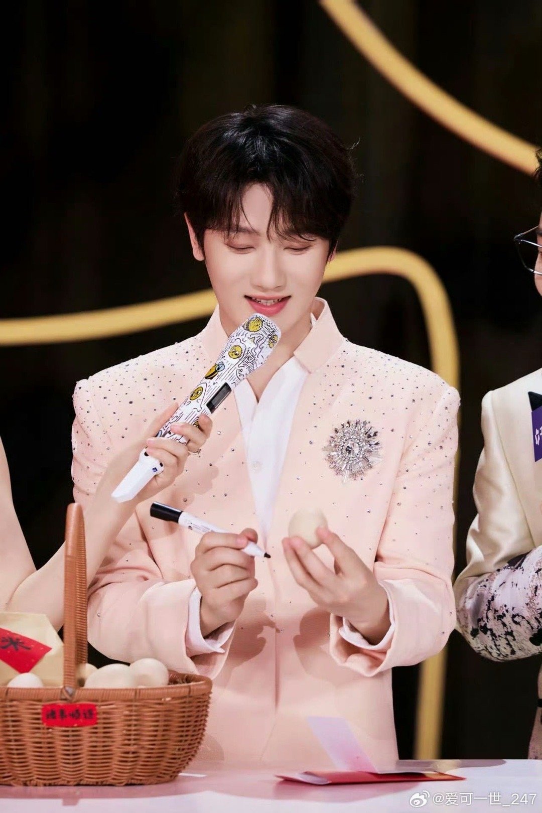 龚琳娜给张宇安利蒋敦豪龚老师也太可爱了吧！敦敦准备上台的时候，她立马转头跟张宇