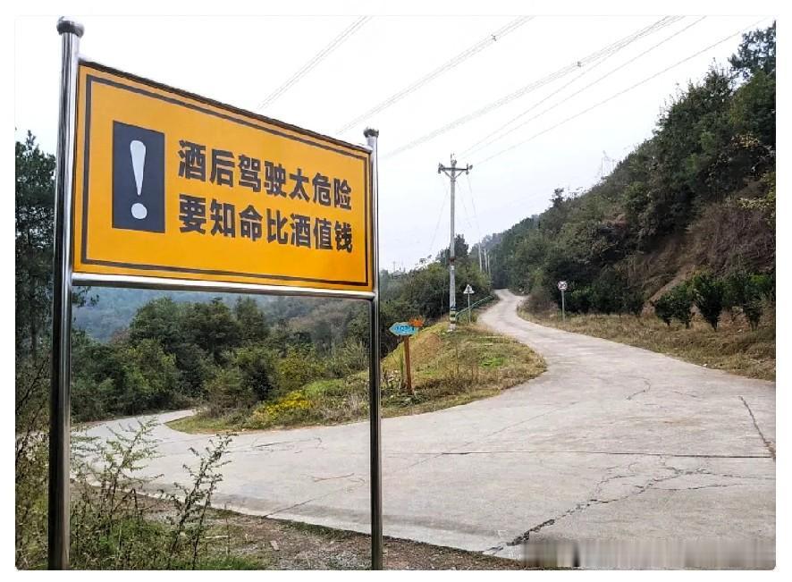 贵州龙里凌晨，19岁司机一脚油门，7个家庭的天塌了今天凌晨，贵州龙里出了件大