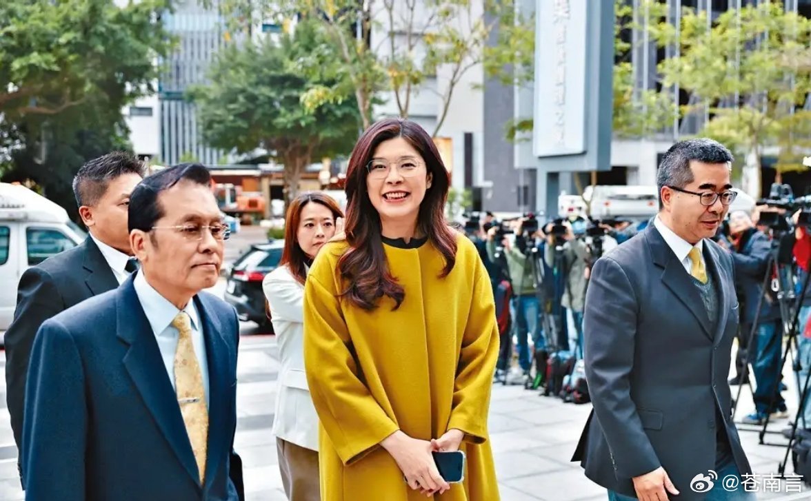 郑丽文率团抵达今天下午，郑丽文携代表团乘坐的上海航空公司航班将从台北松山机场飞抵