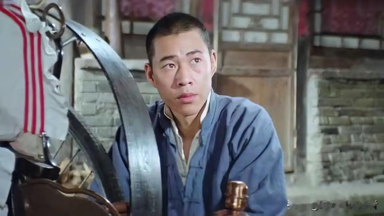 骆驼祥子这种人穷的高傲，虎妞对他死心塌地，他却惦记邻居女人，虎妞有了孩子后他也是