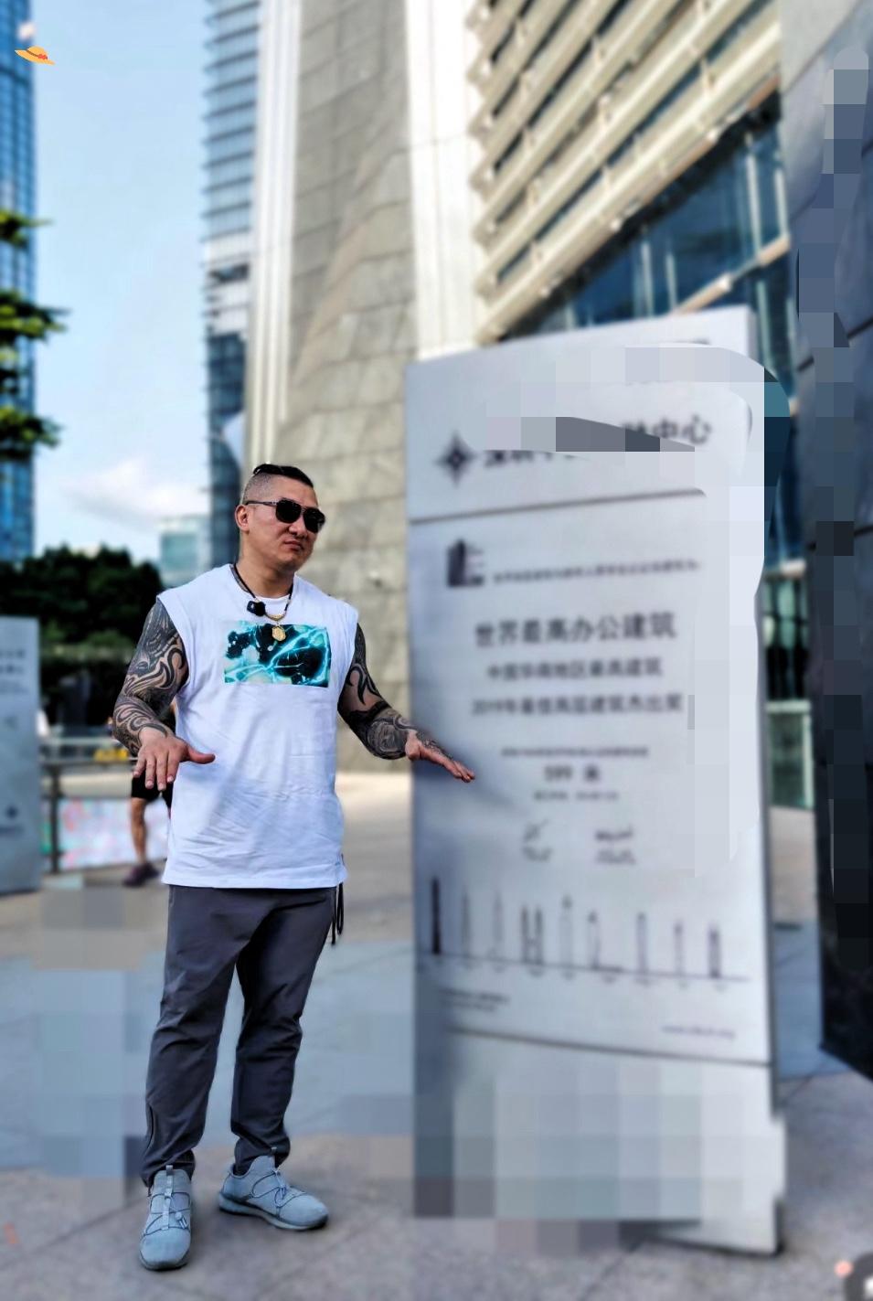 网红馆长昨天才为花莲灾区捐款300万，今天就又被绿蛙出征了！绿蛙在网上表示，
