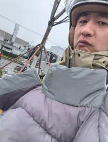 [点赞]一天，记者不屑地问张雪峰：“董宇辉就是一个网红，凭什么拿他跟你比？！”