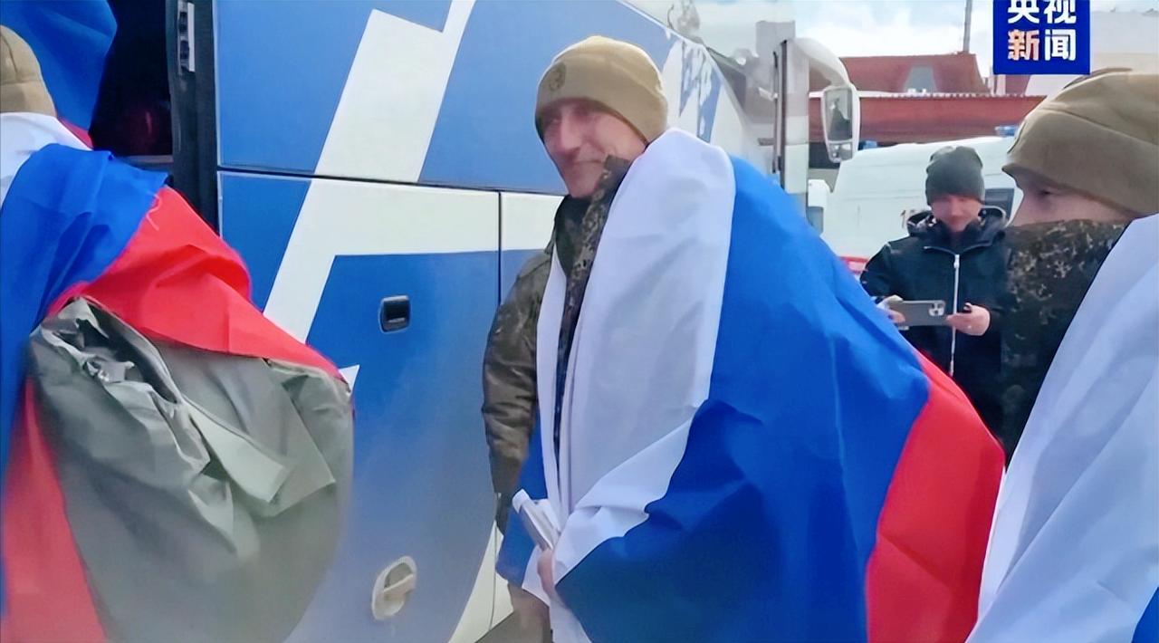 俄乌大规模换俘！千名战俘获释，人道主义突破背后的希望与挑战