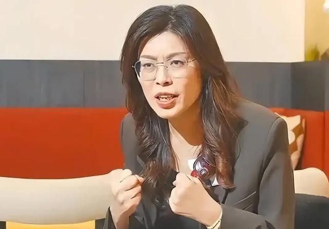 郑丽文这步棋真高，也更“阴毒”，彻底把民进党架在了烧烤架上！民进党向台立法院抛出