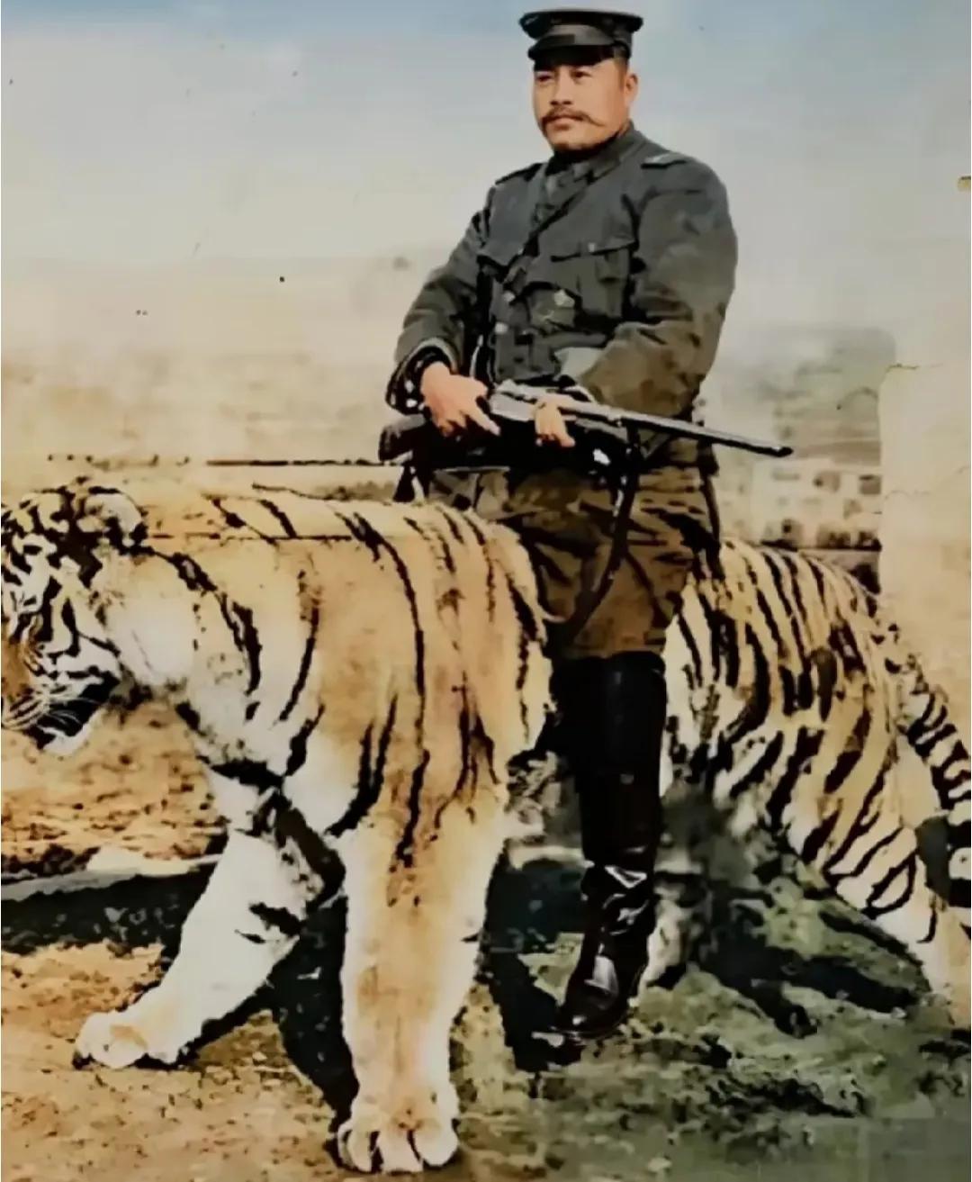 民国奉系将领汤玉麟，绰号“汤二虎”，绿林出身，曾救张作霖性命，二人结拜为兄弟。他