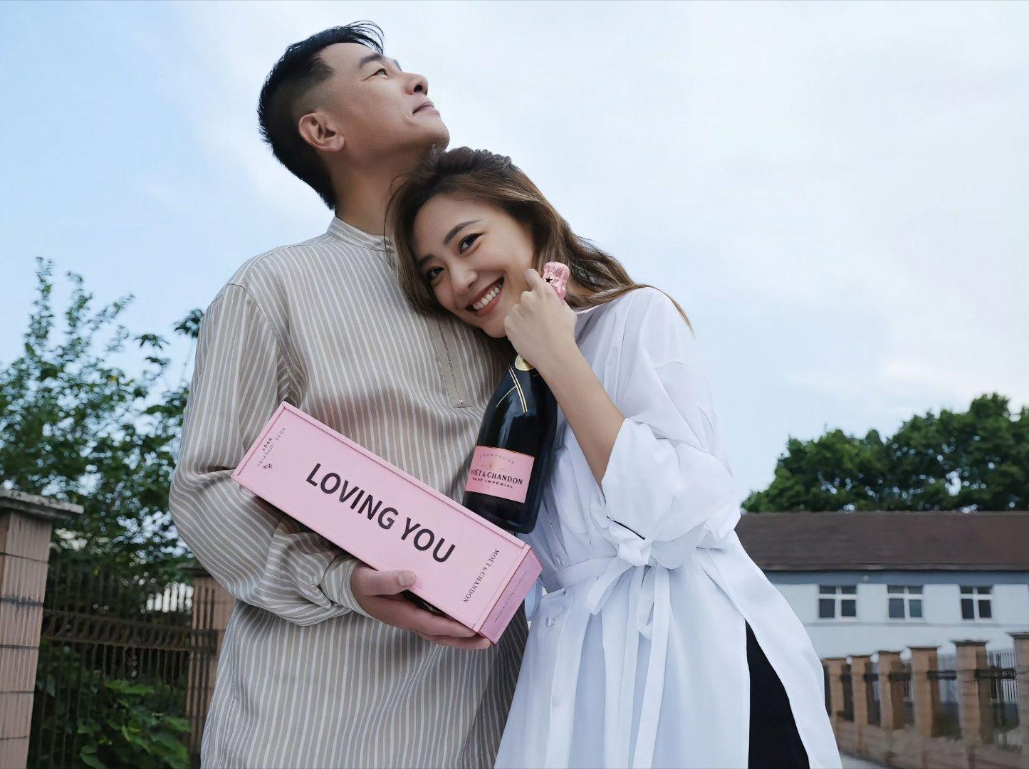 陈小春结了婚就变牛马陈小春和应采儿这么多年的感情，真的一如既往的好，有种黑帮老大