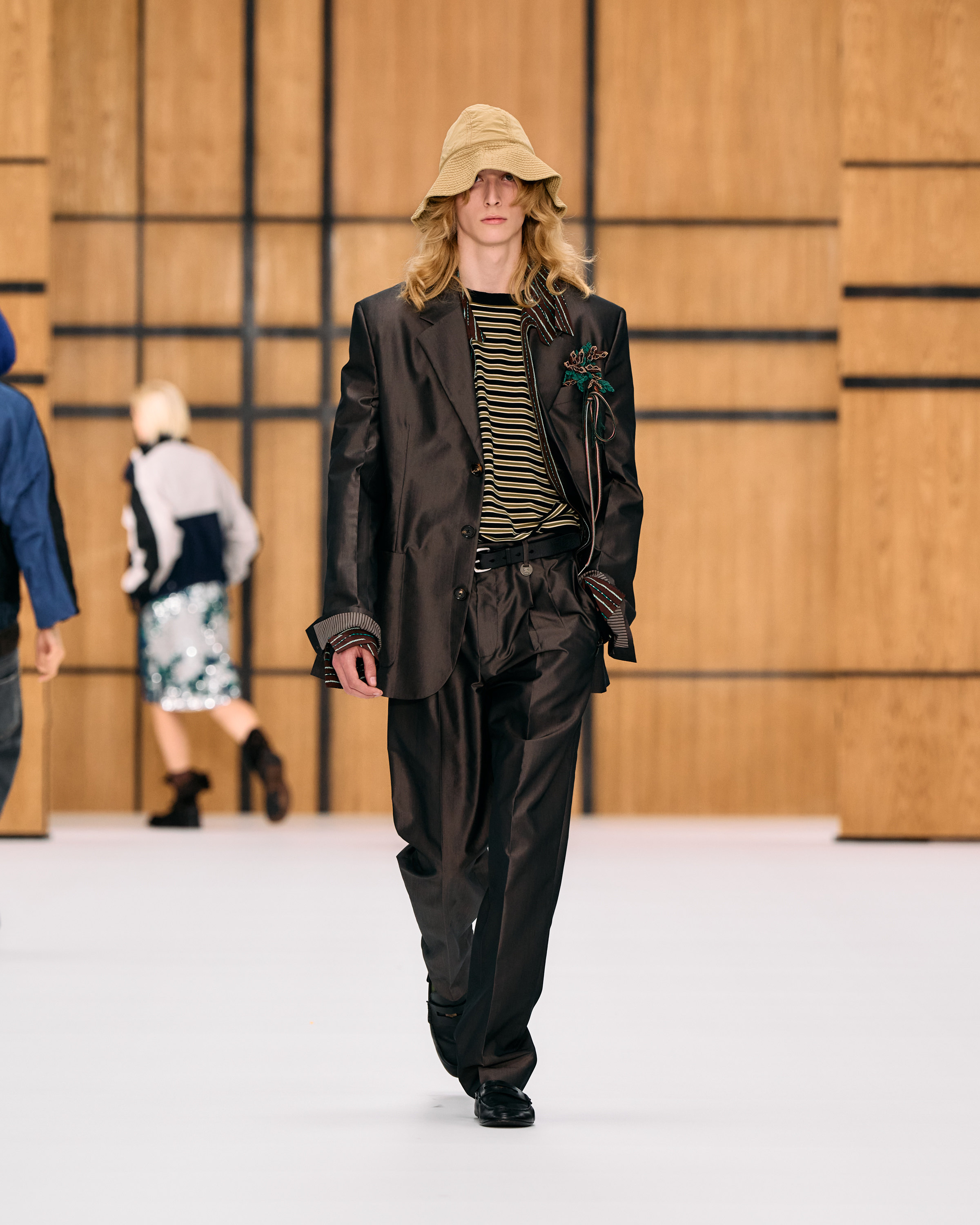 奔赴Burberry2027夏季大秀，一场关于英伦美学的当代表达就此展开。