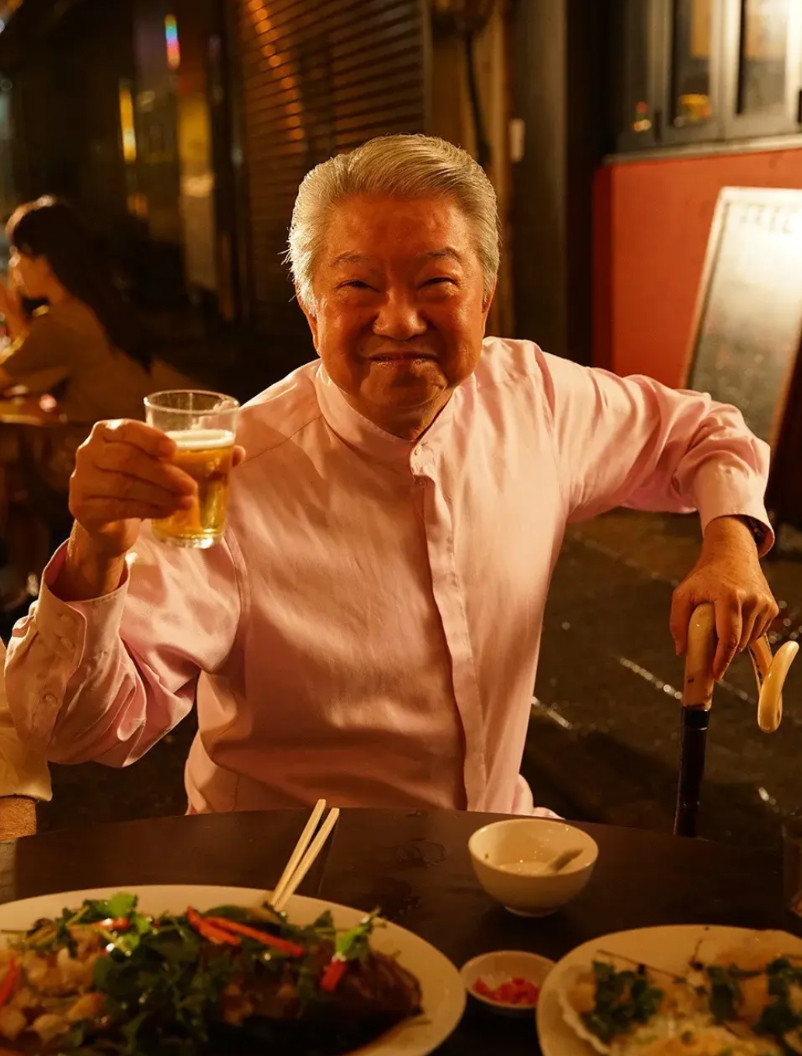 所谓香港四大才子里，就蔡澜最水，黄霑第一，金庸嘛虽然观念歪，但也确实是武侠小说绕