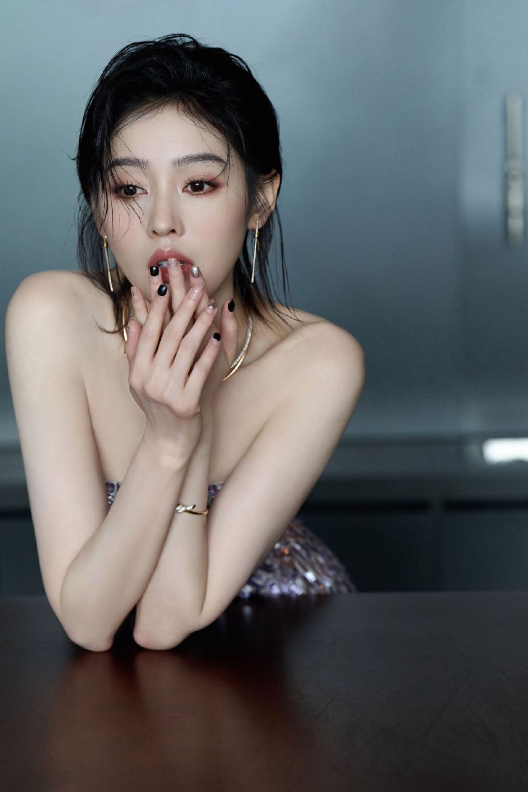 天使代名词必须是张天爱！白裙清冷优雅尽显温柔，紫裙华丽耀眼自带光芒，每种风格都被
