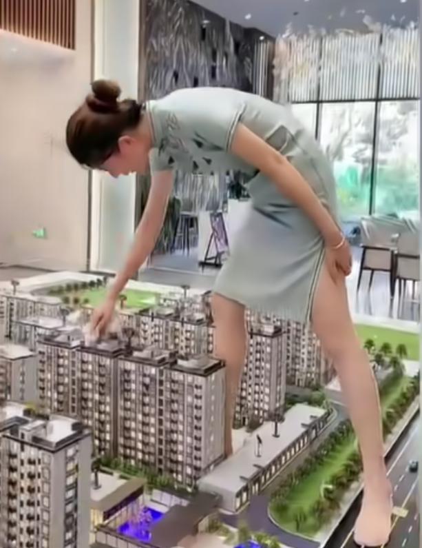 原本平静的村庄突然受到怪物侵袭，快去呼叫迪迦奥特曼