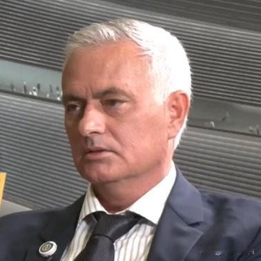 穆里尼奥还是太敢说了，他维护了自己想要维护的所有人。穆里尼奥在采访中被问及皇