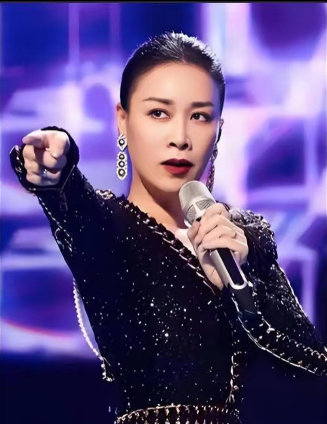 现在全网最难过的人应该是国民女歌手那英了吧？她这一辈子，感情路上也是够苦的。两