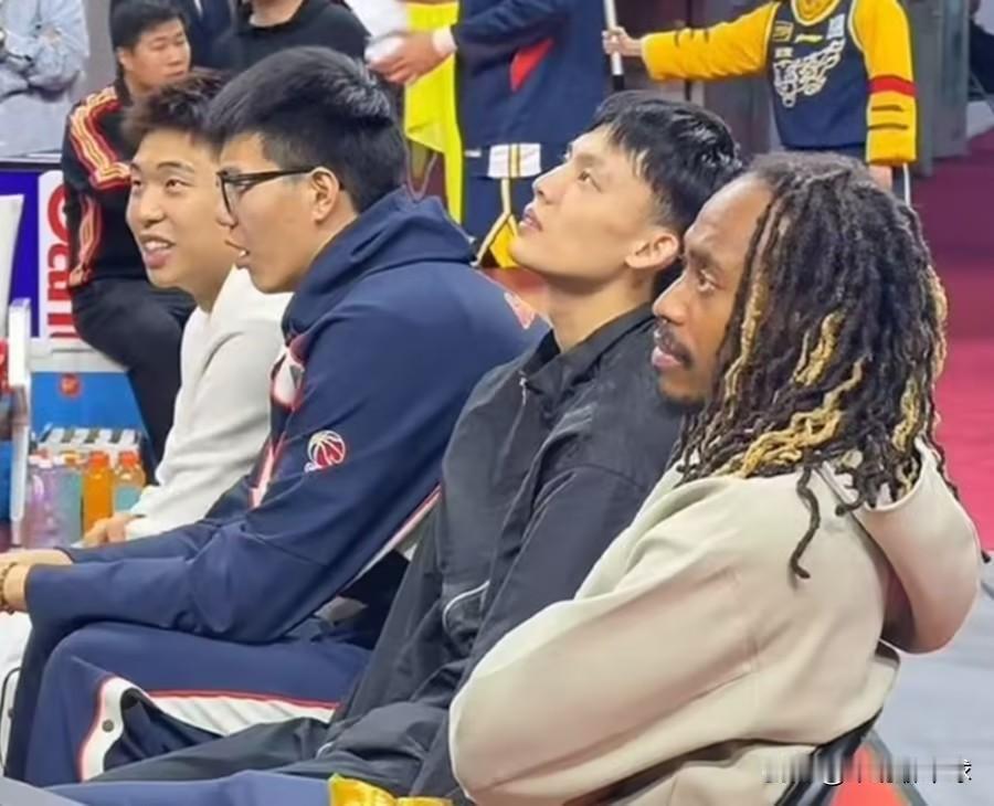 广东男篮麦考尔最新消息！近日，广东男篮外援麦考尔在接受采访时，向俱乐部和主教练