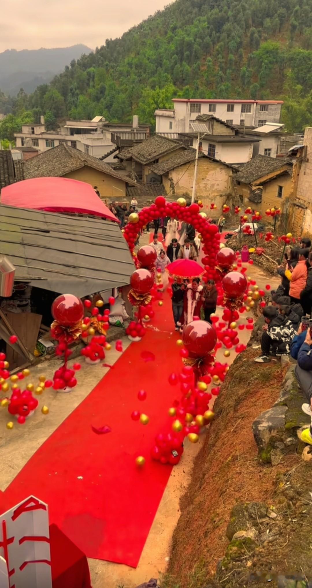 农村光棍现在越来越多，这次回老家，在村里转了转，心里特别不是滋味。现在农村里，单