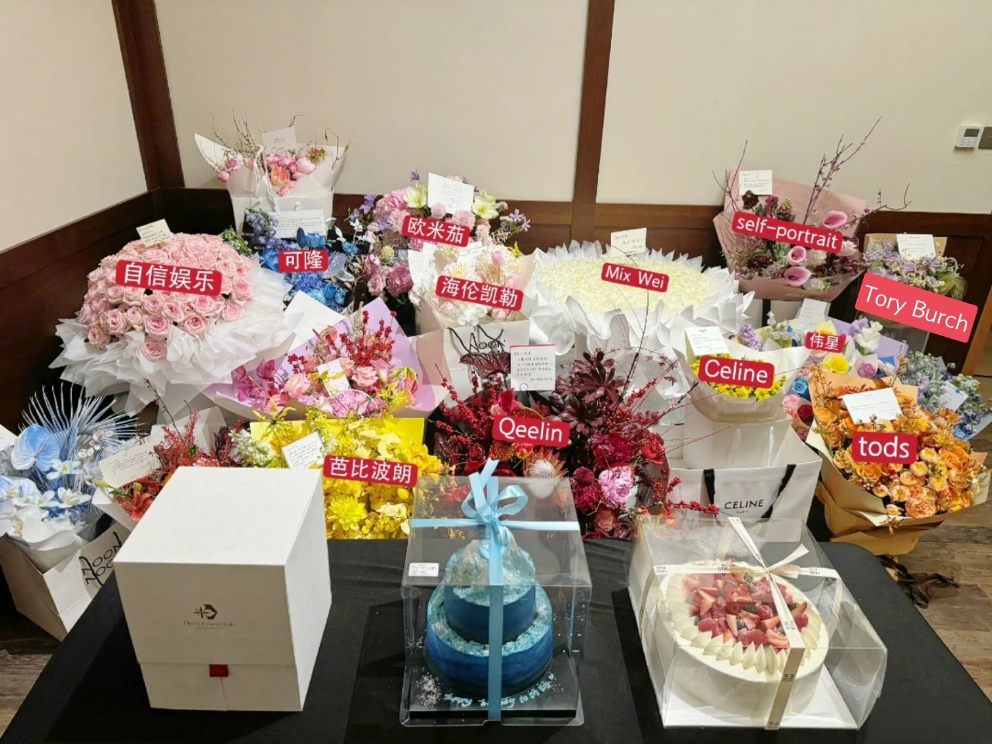 刘诗诗生日现场图，被幸福包围的一姐🎂好多品牌送花！！还有之前合作过的品牌也送了